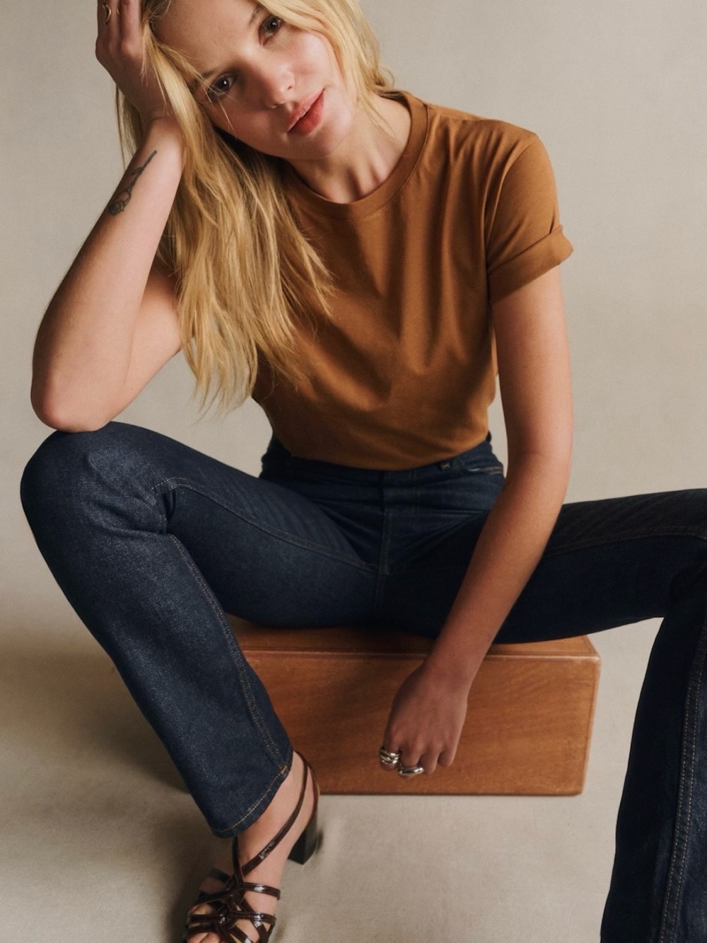 Sezane Short-Sleeve Crewneck Conrad Tee in Camel - Small